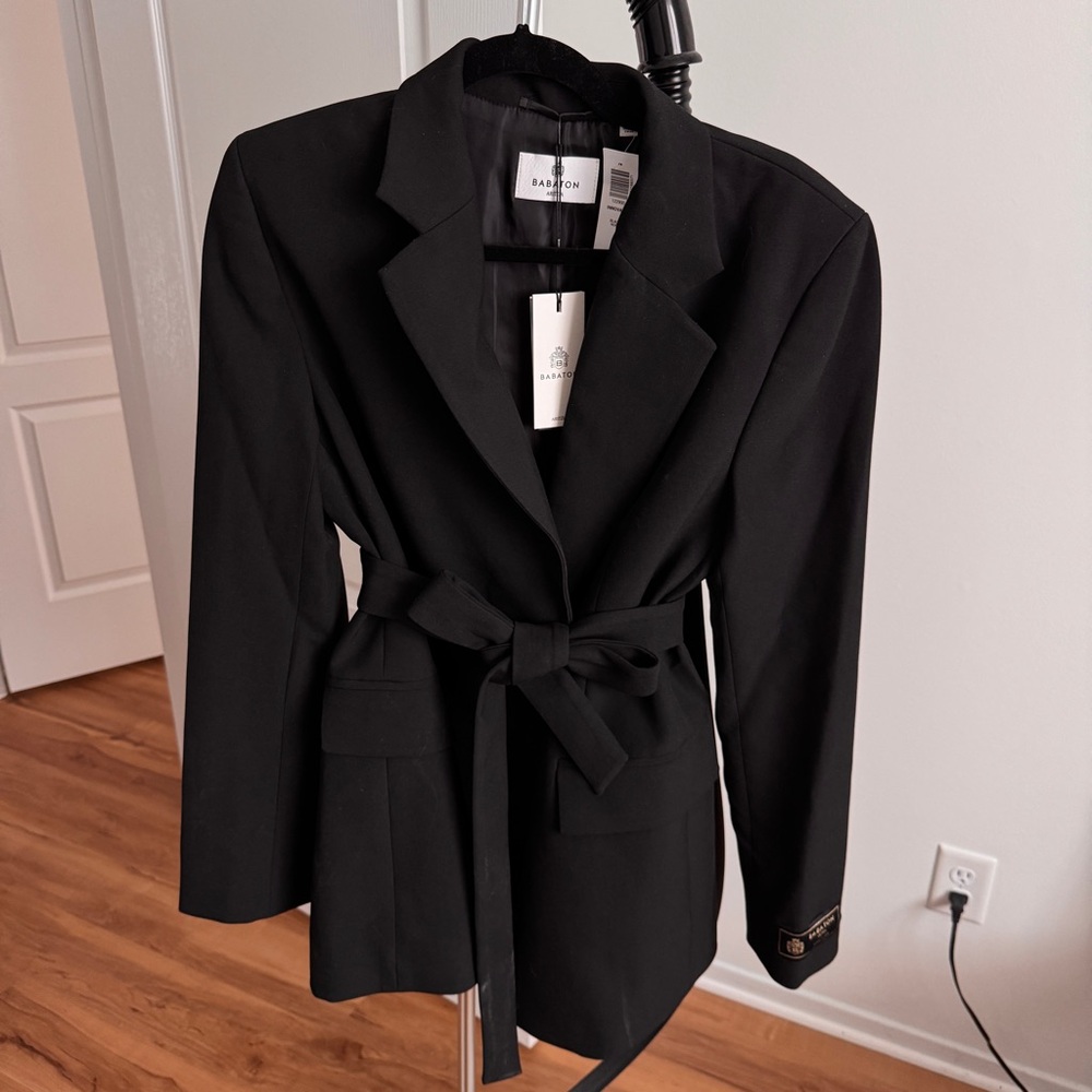 Aritzia Babaton Innovate Blazer - Picture 2 of 4